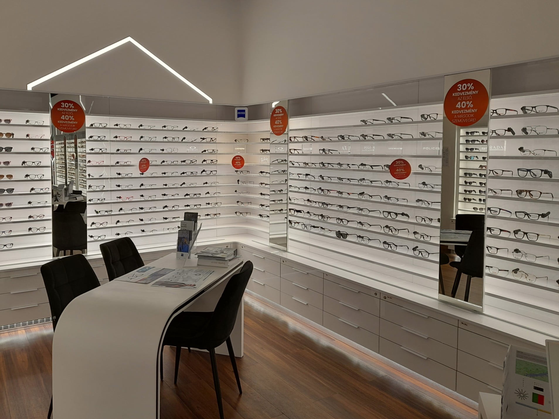 Luxus és prémium márkás szemüvegkeretek széles választéka